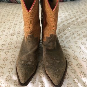 Justin Boot 7-1/2B Like New Tan/Olive Red Suede